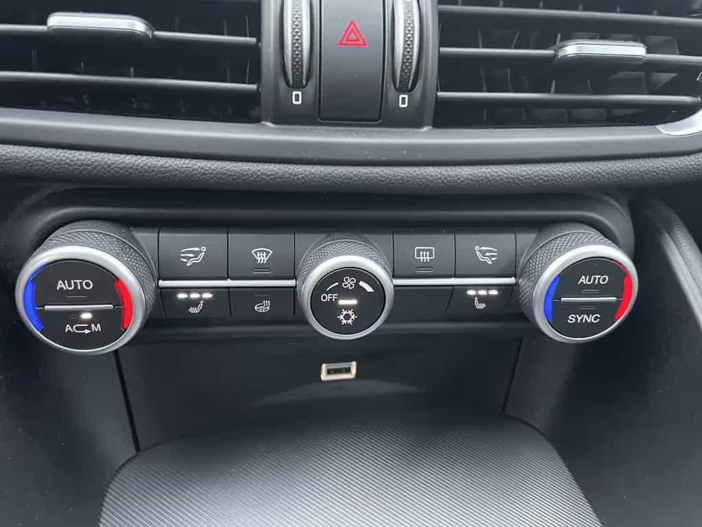 Alfa Romeo Giulia Veloce Q4  Vollausstattung  Alu"19 09/2017-photo-27
