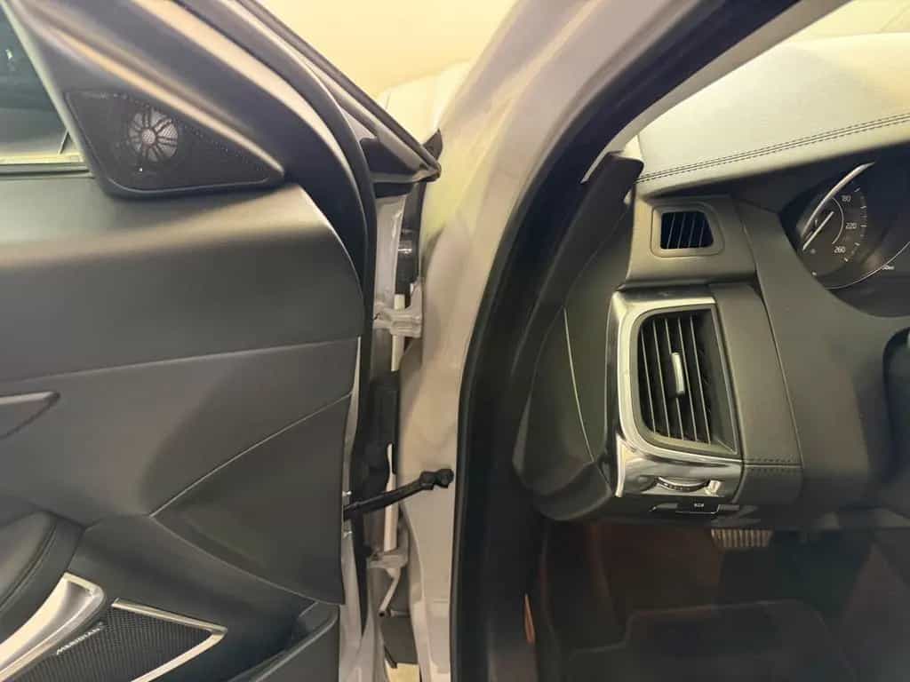 Jaguar E-Pace E-PACE AWD Superzustand ! 06/2018-photo-23