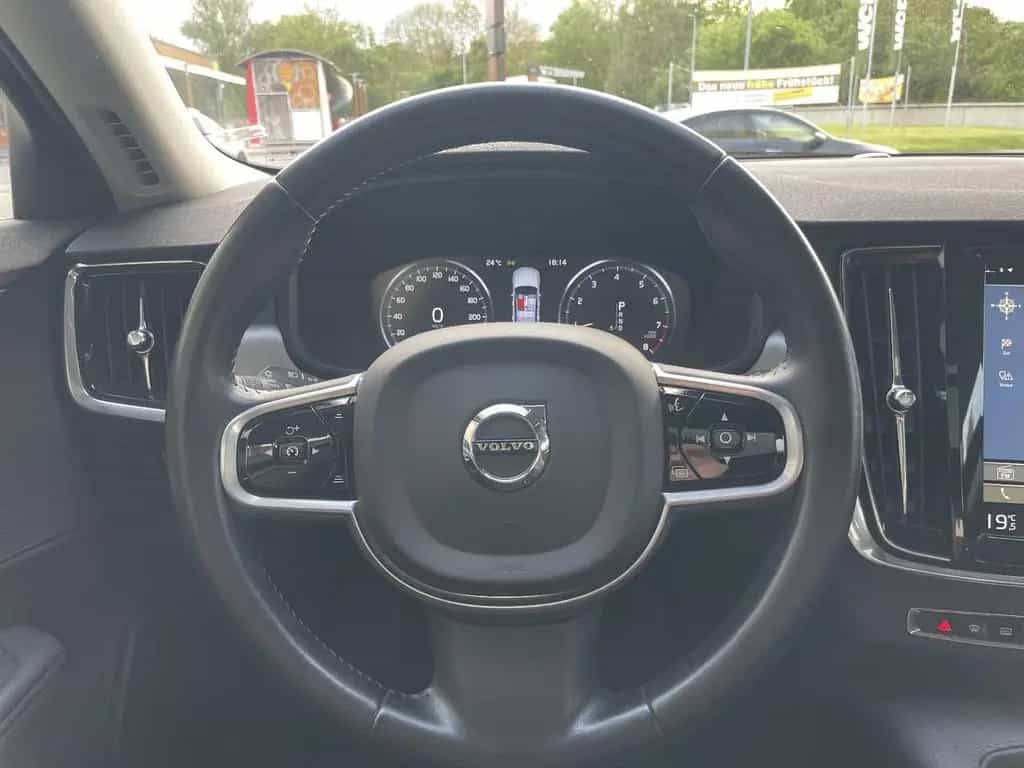 Volvo V90 Kombi HUD CAM 1.Hand Panorama 18"Alu 07/2017-photo-18