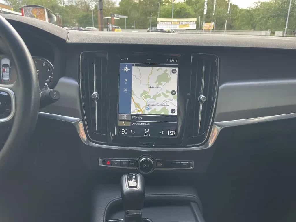 Volvo V90 Kombi HUD CAM 1.Hand Panorama 18"Alu 07/2017-photo-19