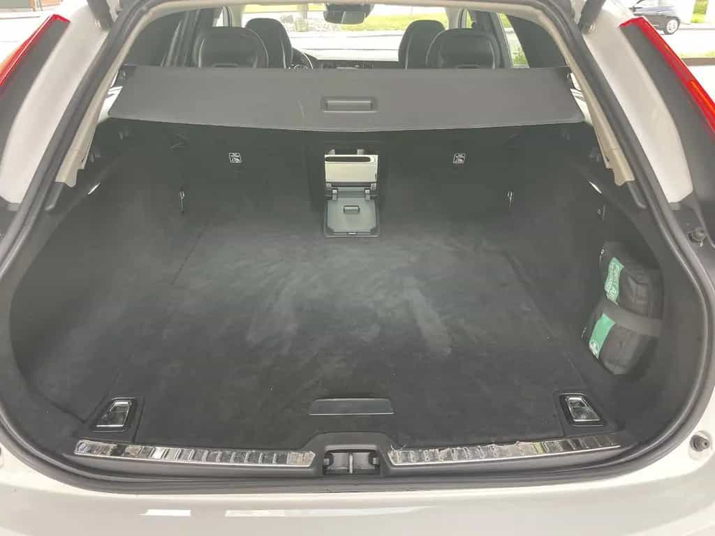 Volvo V90 Kombi HUD CAM 1.Hand Panorama 18"Alu 07/2017-photo-24