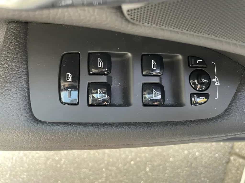 Volvo V90 Kombi HUD CAM 1.Hand Panorama 18"Alu 07/2017-photo-28