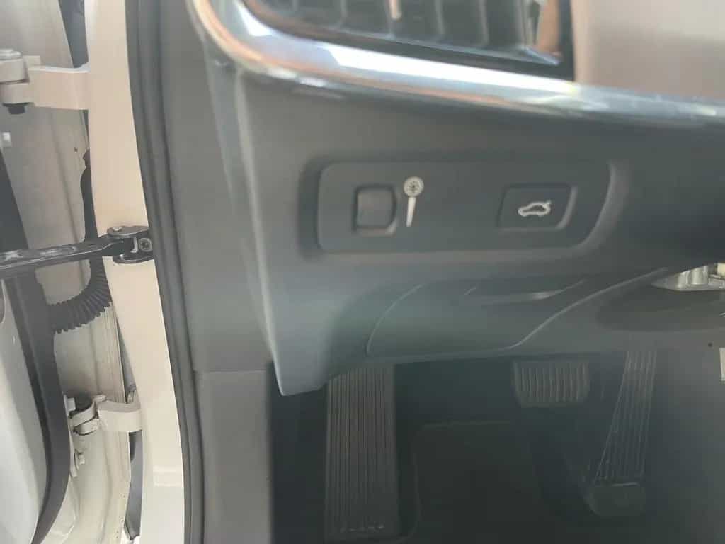 Volvo V90 Kombi HUD CAM 1.Hand Panorama 18"Alu 07/2017-photo-29