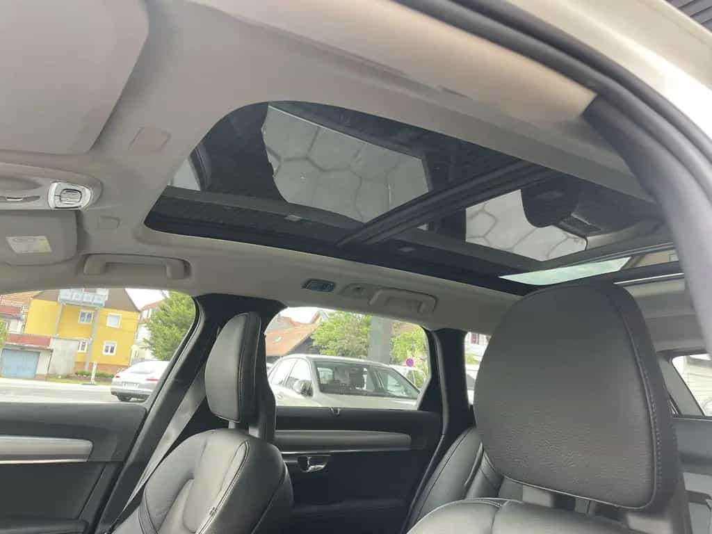 Volvo V90 Kombi HUD CAM 1.Hand Panorama 18"Alu 07/2017-photo-37