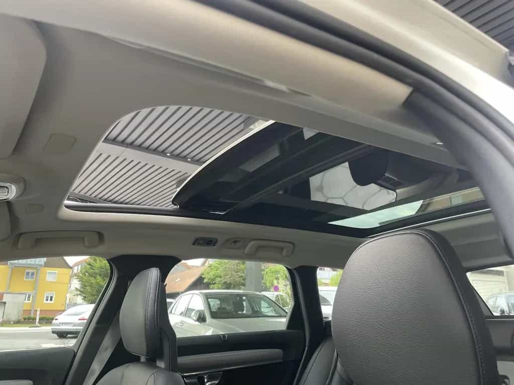 Volvo V90 Kombi HUD CAM 1.Hand Panorama 18"Alu 07/2017-photo-38