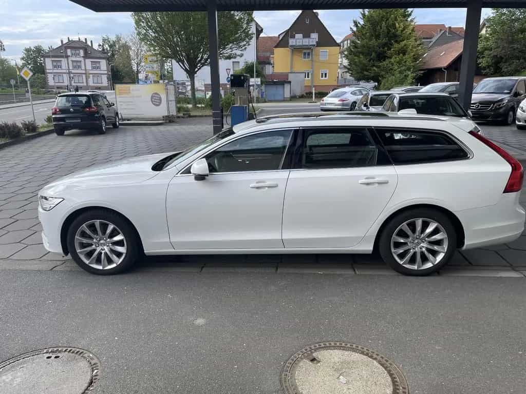 Volvo V90 Kombi HUD CAM 1.Hand Panorama 18"Alu 07/2017-photo-4