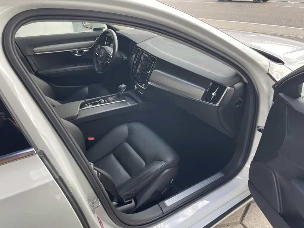 Volvo V90 Kombi HUD CAM 1.Hand Panorama 18"Alu 07/2017-photo-9