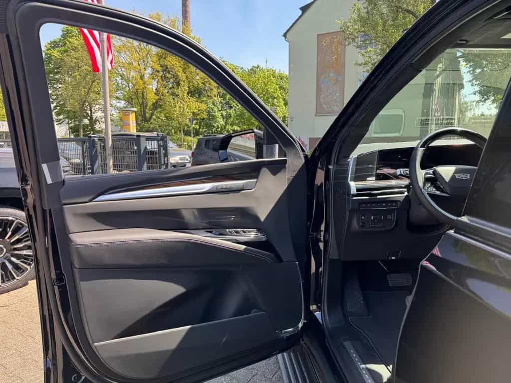Cadillac Escalade 6.2 V8 Platinum Sport 2026 ABV + 24" null-photo-11