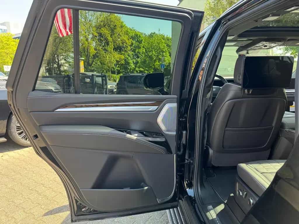 Cadillac Escalade 6.2 V8 Platinum Sport 2026 ABV + 24" null-photo-17