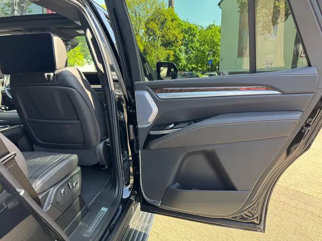 Cadillac Escalade 6.2 V8 Platinum Sport 2026 ABV + 24" null-photo-19