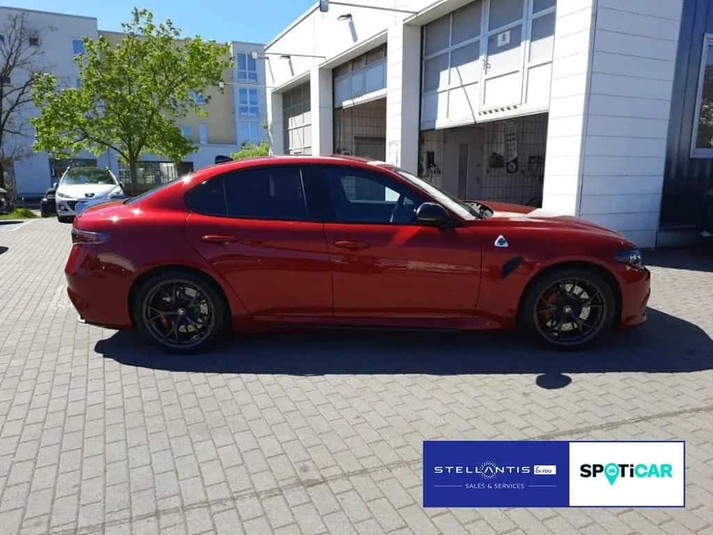 Alfa Romeo Giulia Quadrifoglio V6 AT8 09/2025-photo-3