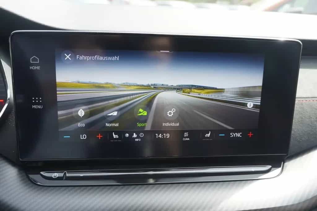 Skoda Octavia 2.0 RS DSG LED Totwinkel Kamera DAB 07/2022-photo-17