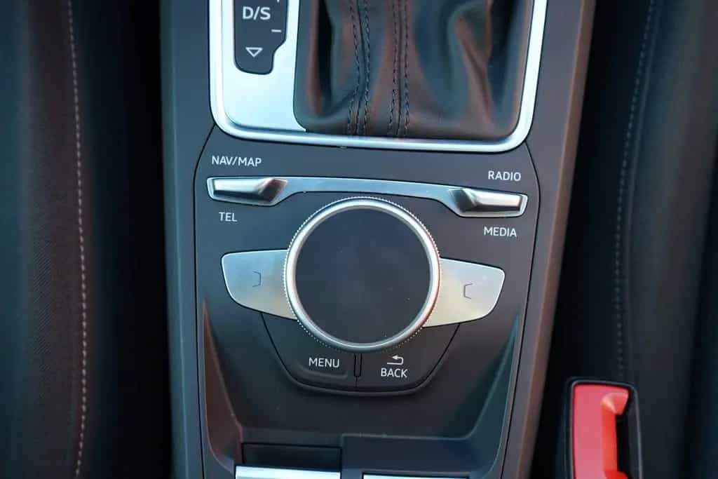 Audi Q2 1.4 TFSI S line S-tronic Navi ACC PDC USB AHK 08/2018-photo-23