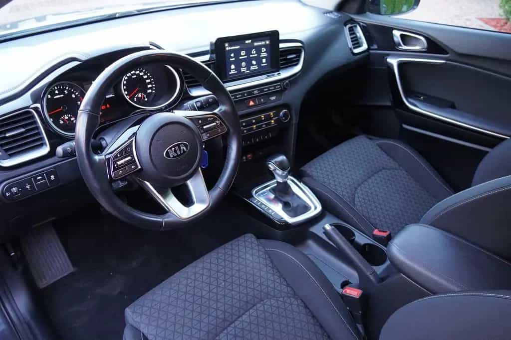 Kia cee'd / Ceed Ceed 1.4 T-GDI Vision Klima Kamera Tempomat USB 02/2019-photo-8
