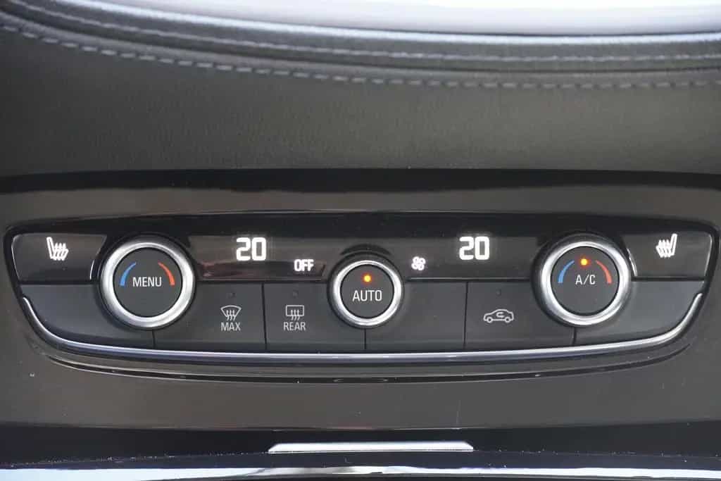 Opel Grandland 1.2 Innovation LED Navi AHK 360° USB 01/2020-photo-19