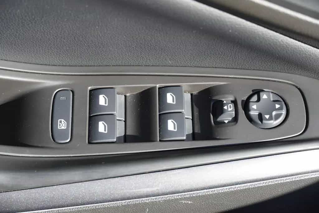 Opel Grandland 1.2 Innovation LED Navi AHK 360° USB 01/2020-photo-9