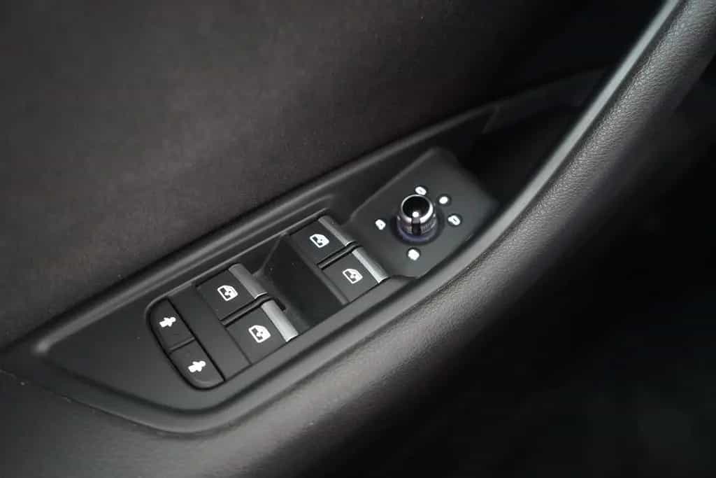 Audi A4 Avant 1.4 TFSI Bi-Xenon Navi App-Connect PDC 05/2018-photo-29