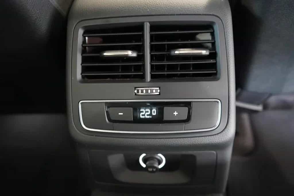Audi A4 Avant 1.4 TFSI Bi-Xenon Navi App-Connect PDC 05/2018-photo-33