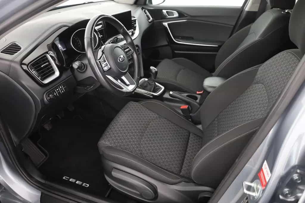 Kia Ceed SW 1.5 T-GDI LED Navi Sitzheizung AHK DAB 03/2022-photo-22