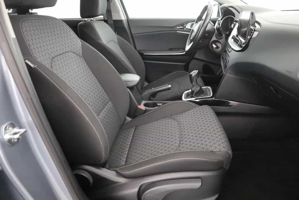 Kia Ceed SW 1.5 T-GDI LED Navi Sitzheizung AHK DAB 03/2022-photo-23