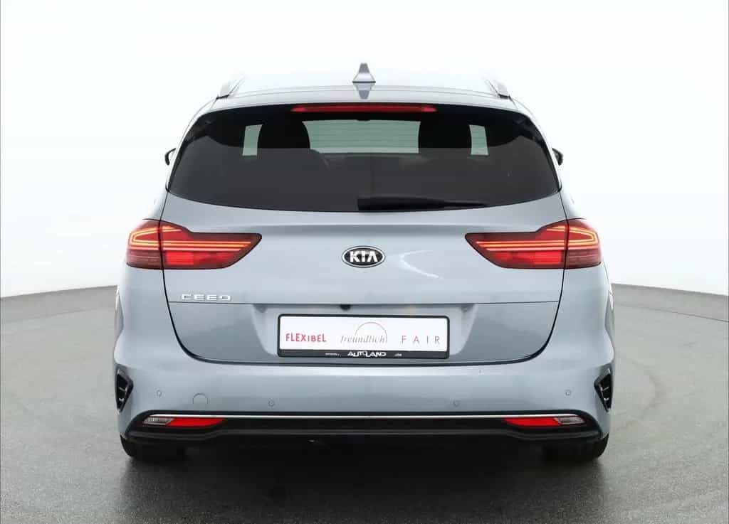 Kia Ceed SW 1.5 T-GDI LED Navi Sitzheizung AHK DAB 03/2022-photo-3