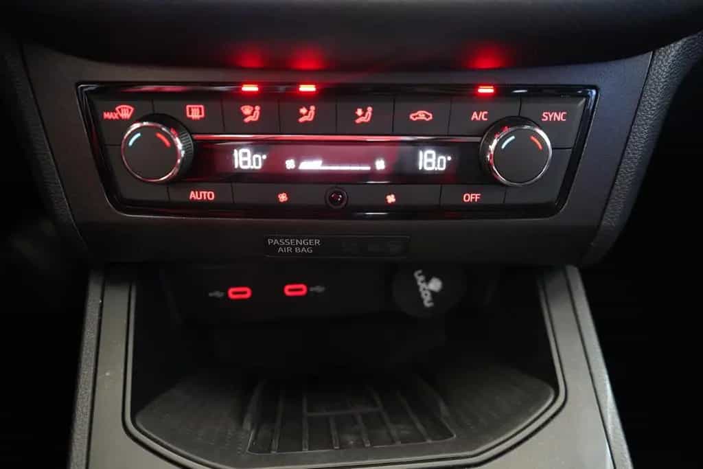 Seat Ibiza 1.0 TSI FR Beats LED Navi Android Apple 11/2020-photo-17