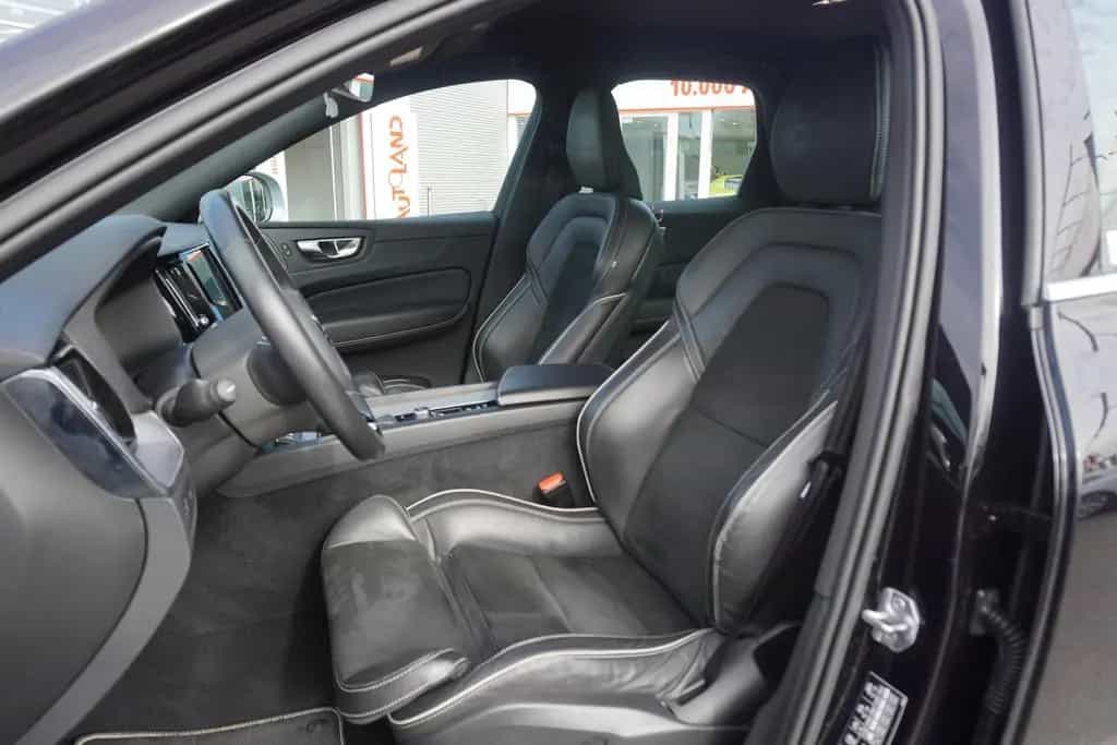 Volvo XC60 2.0 R Design AWD HarmanKardon ACC LED AHK 10/2019-photo-13