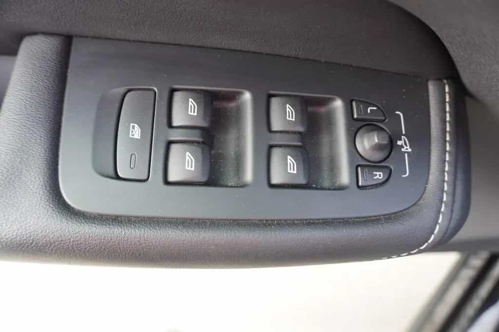 Volvo XC60 2.0 R Design AWD HarmanKardon ACC LED AHK 10/2019-photo-16