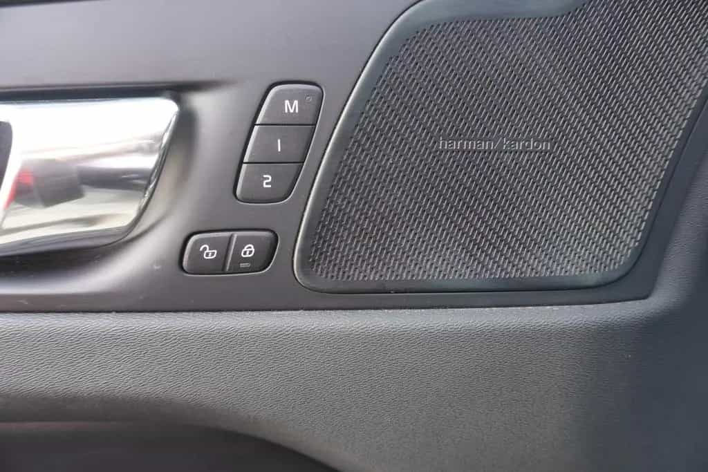 Volvo XC60 2.0 R Design AWD HarmanKardon ACC LED AHK 10/2019-photo-17