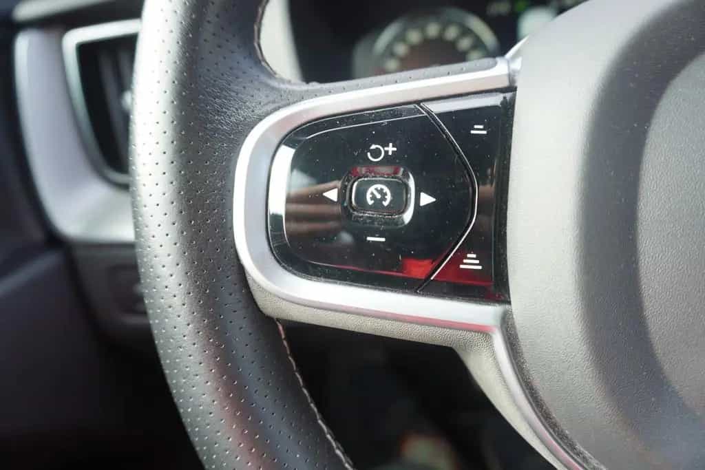 Volvo XC60 2.0 R Design AWD HarmanKardon ACC LED AHK 10/2019-photo-22