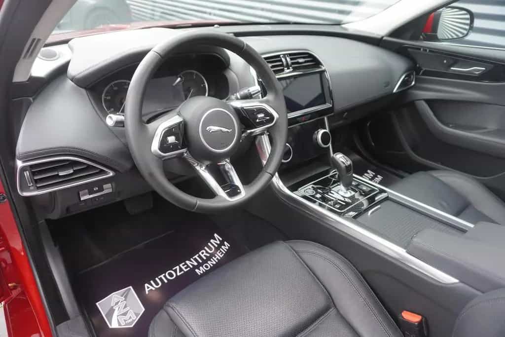Jaguar XE S 2.0 AWD PANORAMA|KAMERA|APPLE|NAVI|ACC|LED 01/2020-photo-12