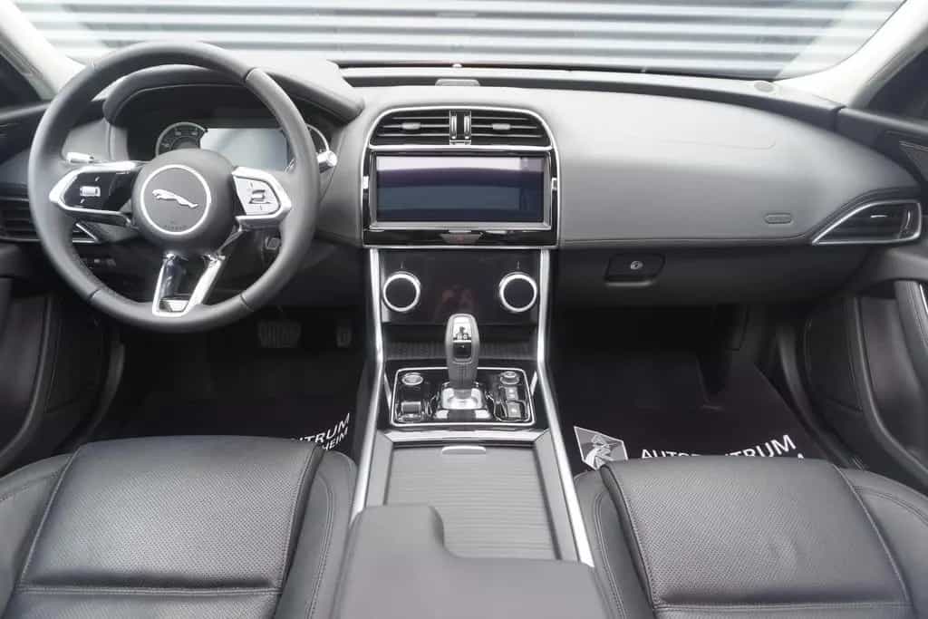 Jaguar XE S 2.0 AWD PANORAMA|KAMERA|APPLE|NAVI|ACC|LED 01/2020-photo-15