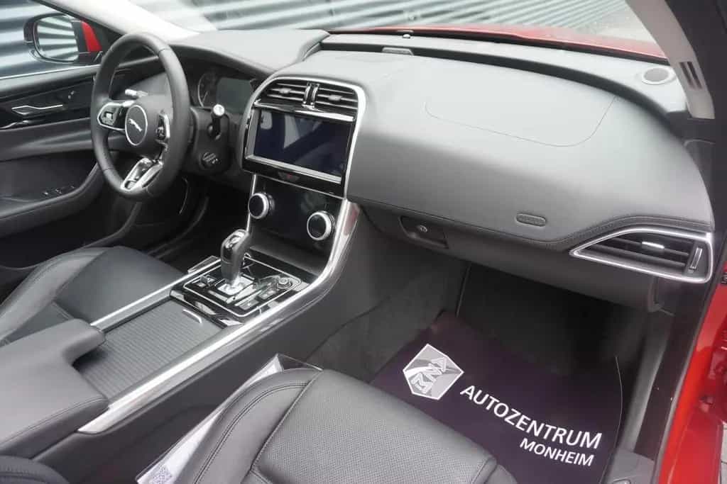 Jaguar XE S 2.0 AWD PANORAMA|KAMERA|APPLE|NAVI|ACC|LED 01/2020-photo-16