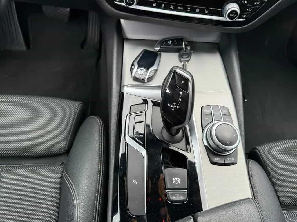 BMW 520 d xDrive Sport Line Automatik*Teilleder*Pano 11/2018-photo-12