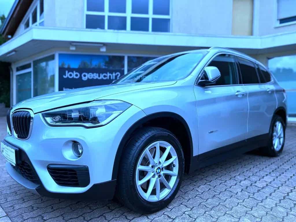 BMW X1 xDrive 20 i Aut. Navi LED Klima Pdc Tüv NEU 10/2016-photo-1