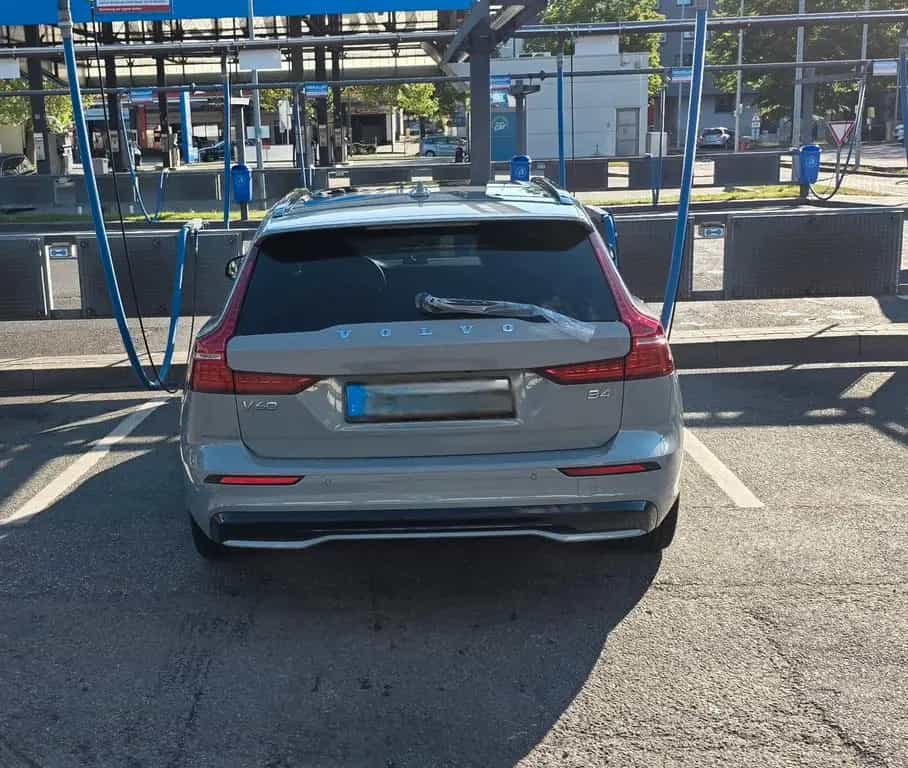 Volvo V60 B4 D Auto Plus Dark 12/2024-photo-1