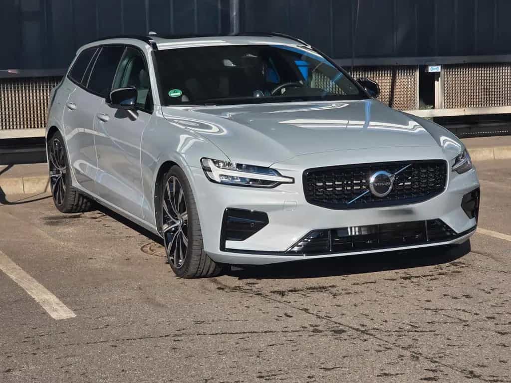 Volvo V60 B4 D Auto Plus Dark 12/2024-photo-3