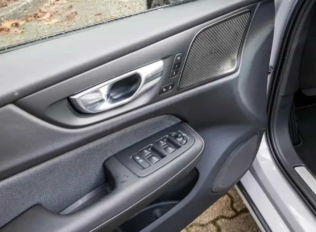 Volvo V60 B4 D Auto Plus Dark 12/2024-photo-4