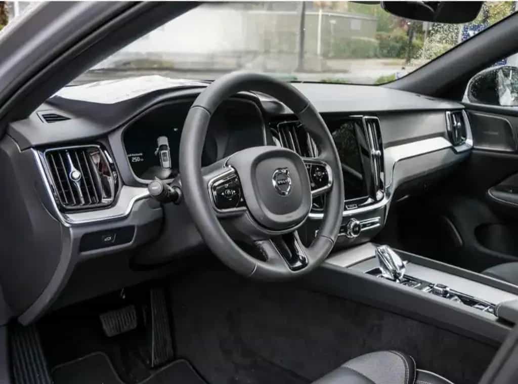 Volvo V60 B4 D Auto Plus Dark 12/2024-photo-6