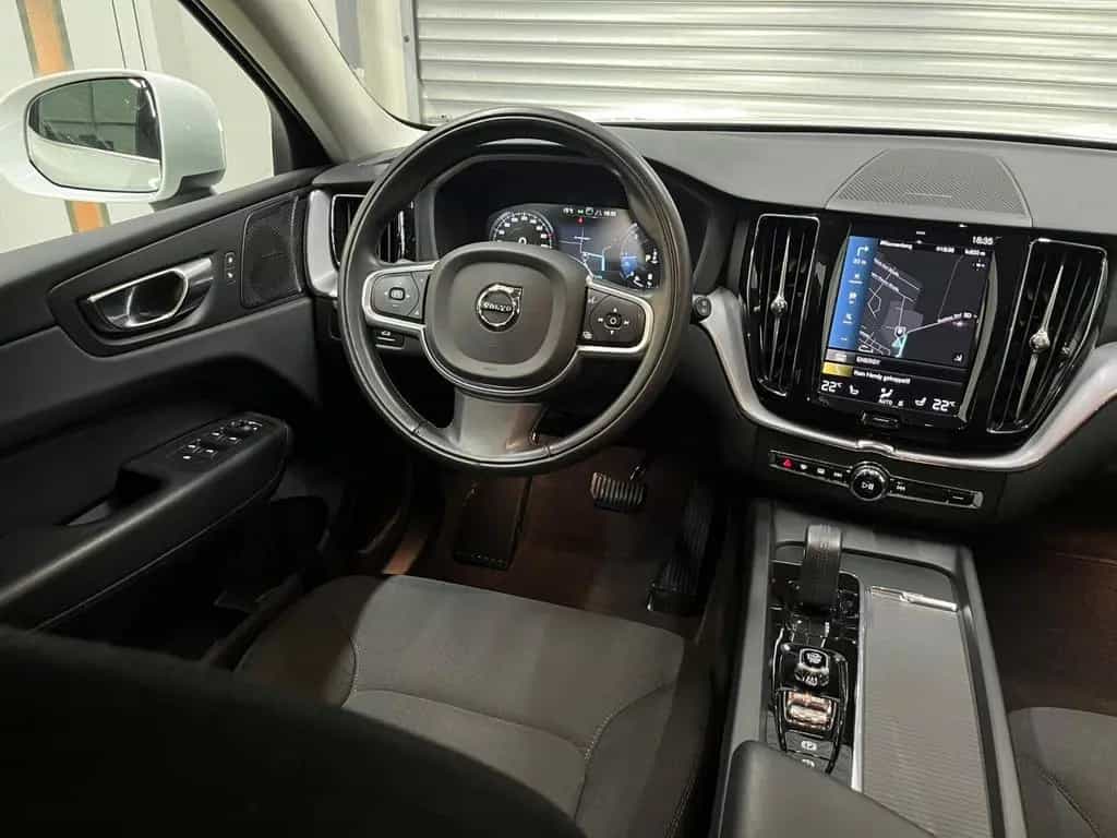 Volvo XC60 Momentum ProKamera/AHK/LED/Harman-Kardon 01/2021-photo-8