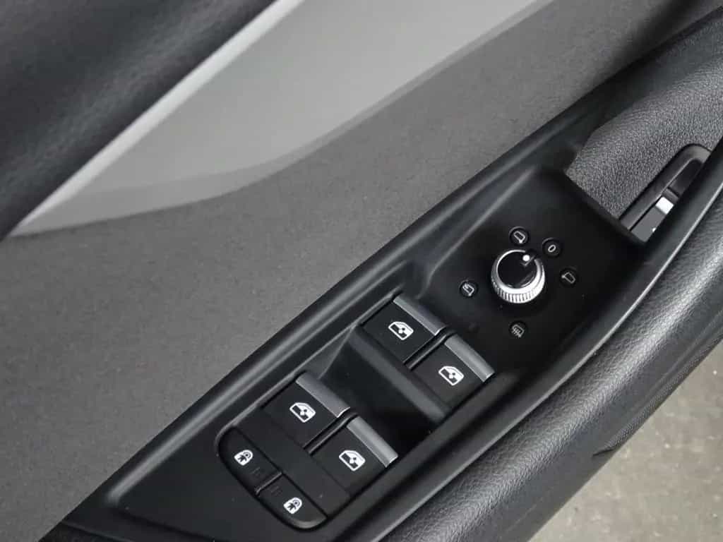 Audi A4 40 2.0 TDI*DIGI*ACC*CAM*KEY*SHA*TWA*FLA* 06/2022-photo-21