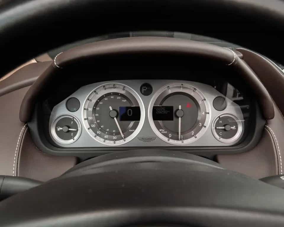 Aston Martin DB9 6.0 Volante 08/2015-photo-14