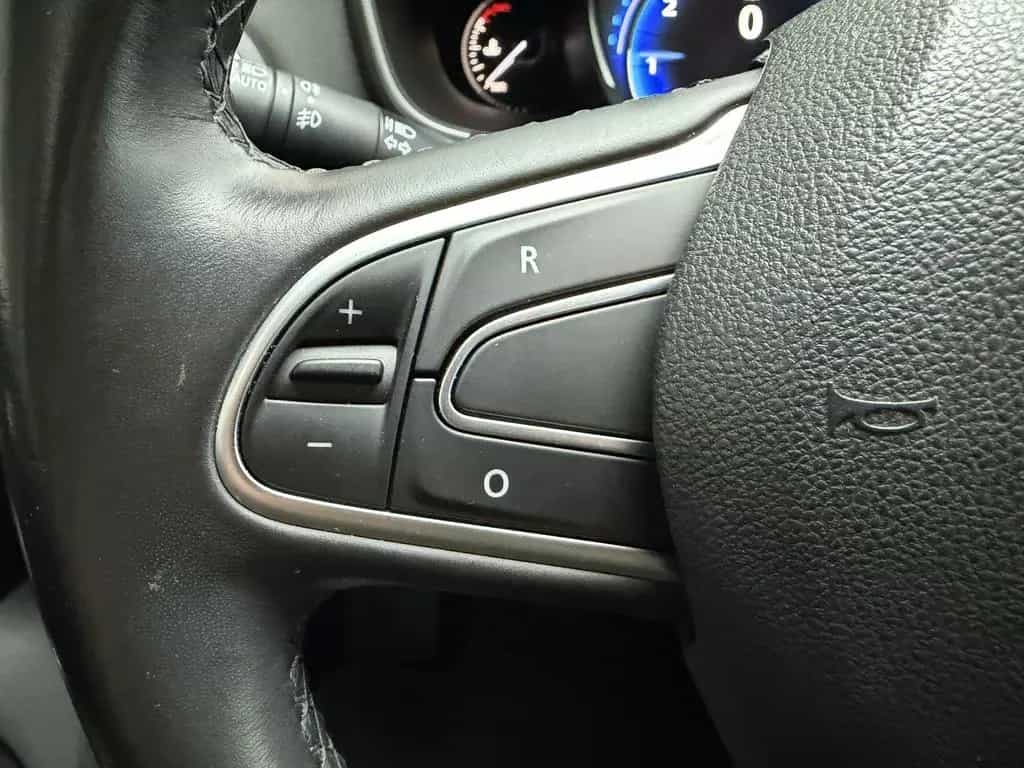 Renault Megane BOSE-Edition LED Navi HUD Virtual Kamera 03/2018-photo-30
