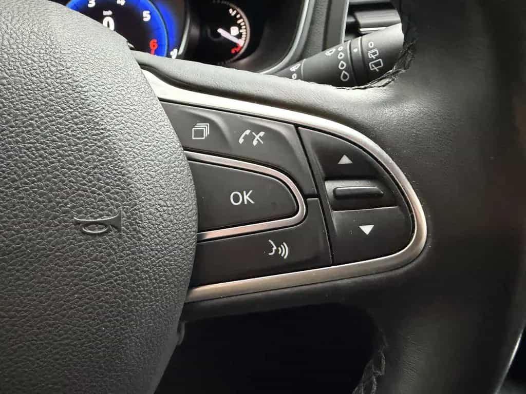 Renault Megane BOSE-Edition LED Navi HUD Virtual Kamera 03/2018-photo-31