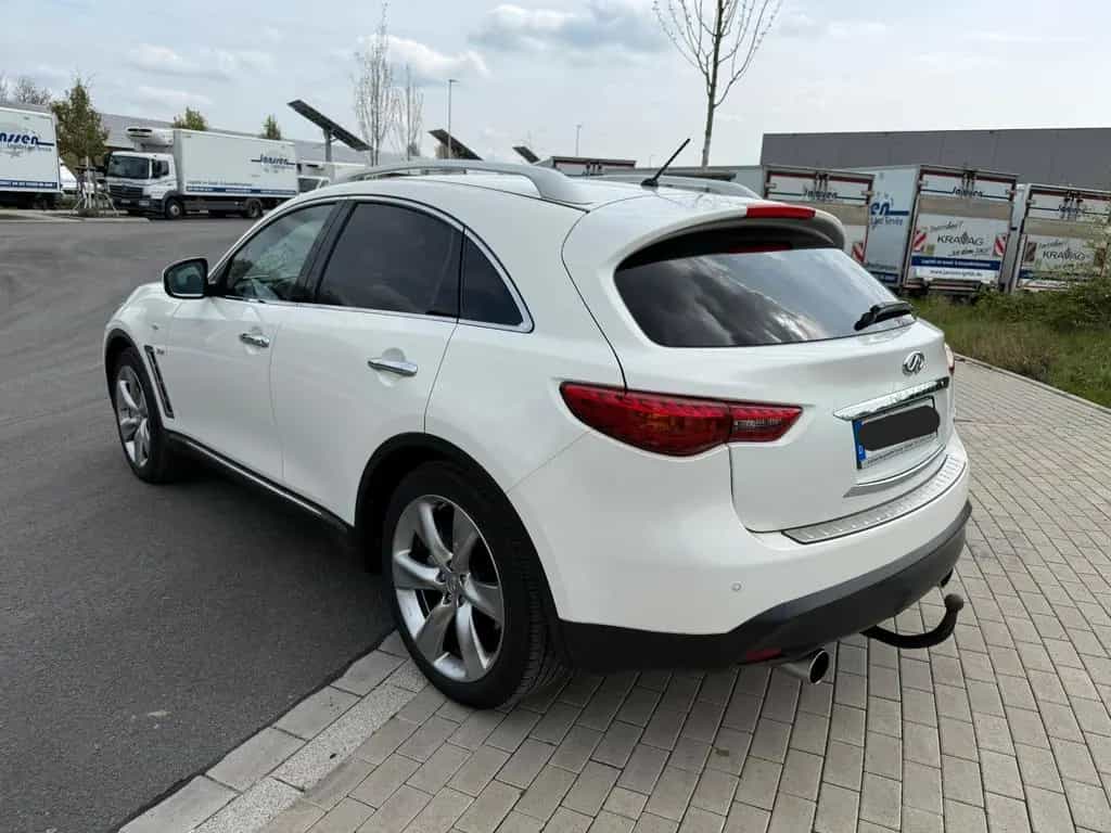 Infiniti QX70 30dS Premium 05/2016-photo-2
