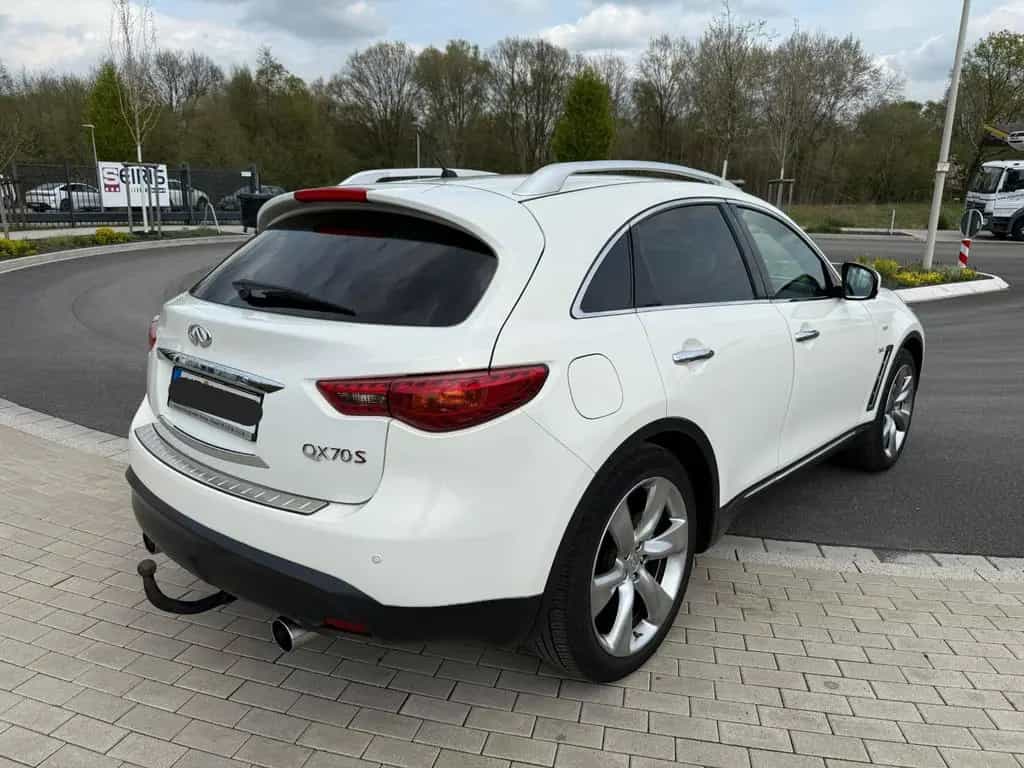 Infiniti QX70 30dS Premium 05/2016-photo-3