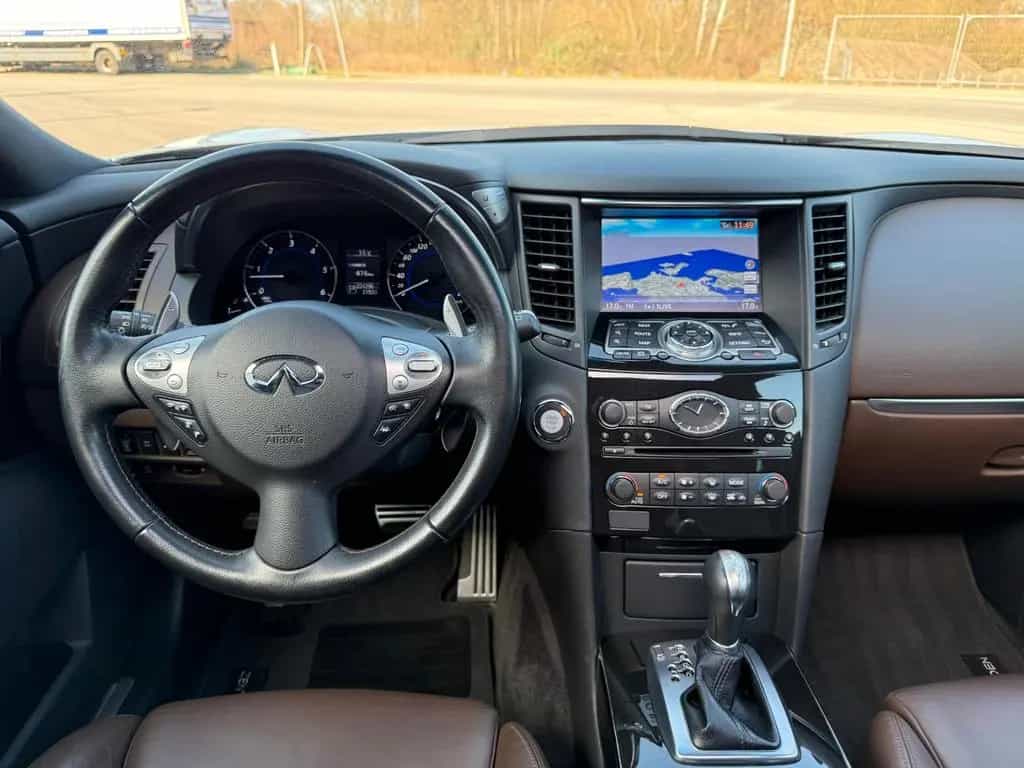 Infiniti QX70 30dS Premium 05/2016-photo-5