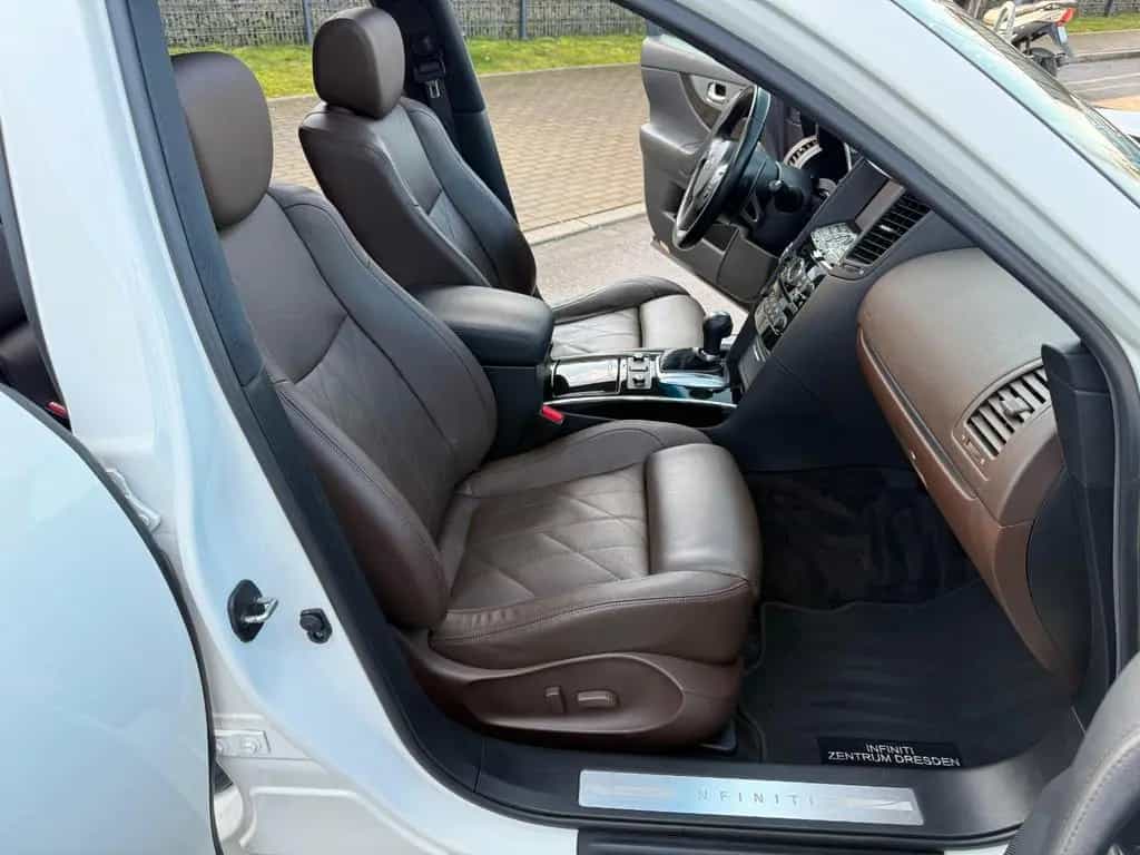 Infiniti QX70 30dS Premium 05/2016-photo-7