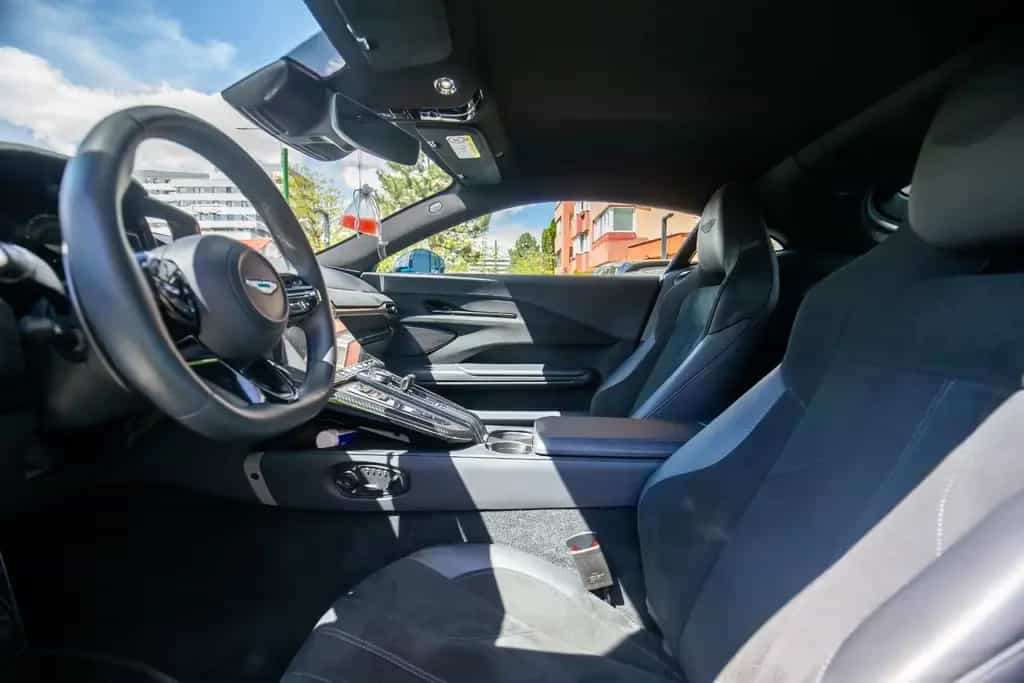Aston Martin V8 Vantage Carbon /360 Cam/Warranty/Adapt. Susp./Track Mode 09/2024-photo-14