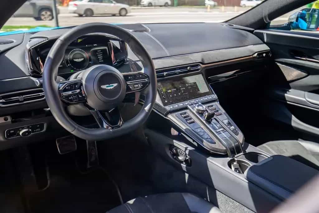 Aston Martin V8 Vantage Carbon /360 Cam/Warranty/Adapt. Susp./Track Mode 09/2024-photo-15